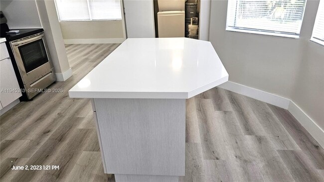 Building Photo - 626 S 28th Ave