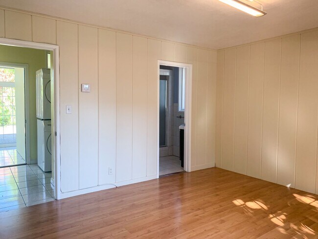 Building Photo - Exceptional Mountain View Home with Guest Suite Near Downtown