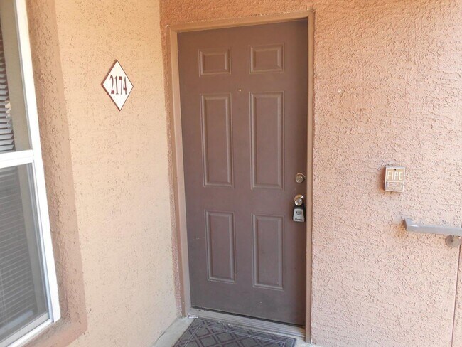 Building Photo - Spacious 2nd Floor Condo in Gated Community in West