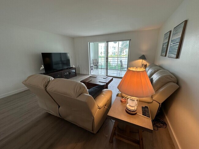 Building Photo - 141 SE 3rd Ave