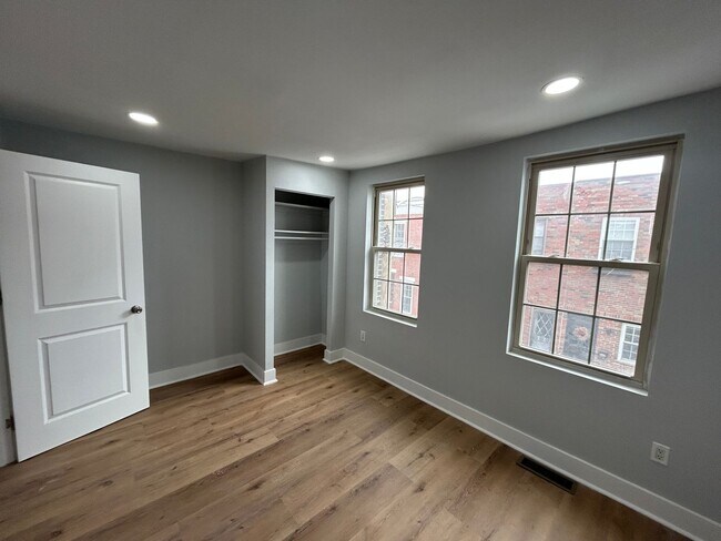 Building Photo - 1049 Mercy St