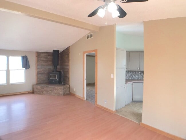 Building Photo - 4 bedroom home in Moriarty. Country Living! Close to I-40.