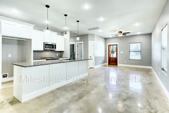 Building Photo - 118 Harrison St
