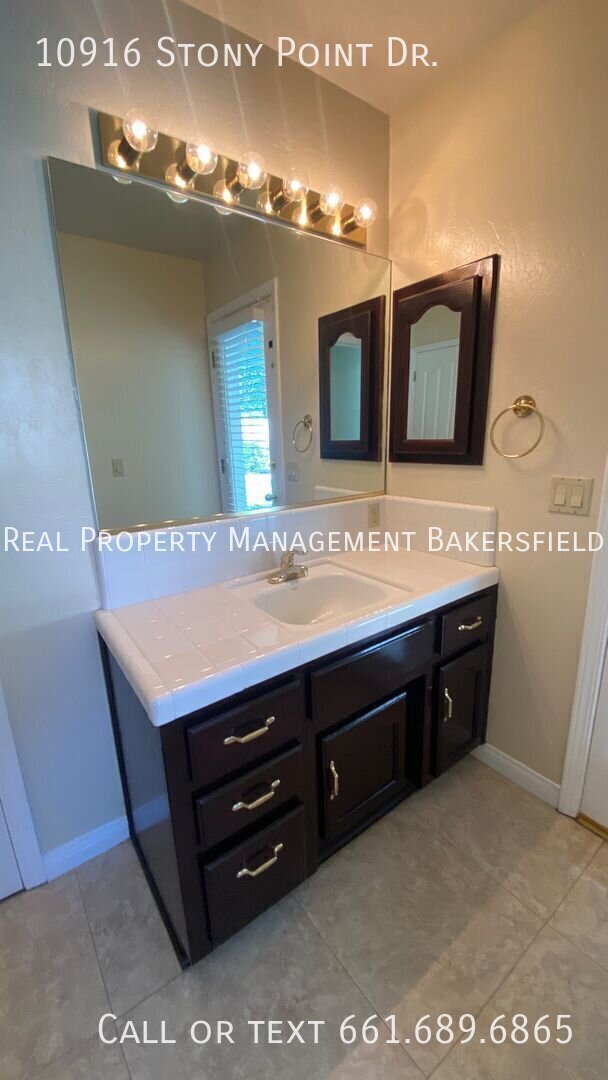 Building Photo - 10916 Stony Point Dr
