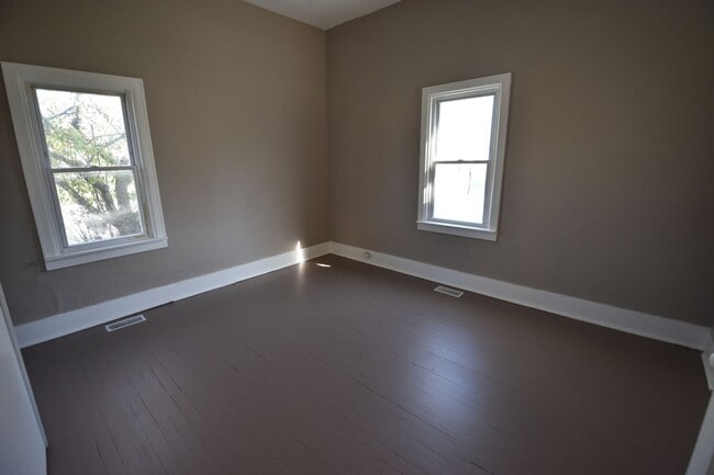 Building Photo - Baldwin/Lincoln Triplex