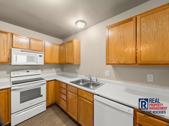Building Photo - Amazing 3 bed, 3.5 bath Condo in Rigden Farm!