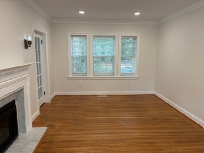 Building Photo - Beautiful North Downtown Residence with Modern Updates and Prime Location