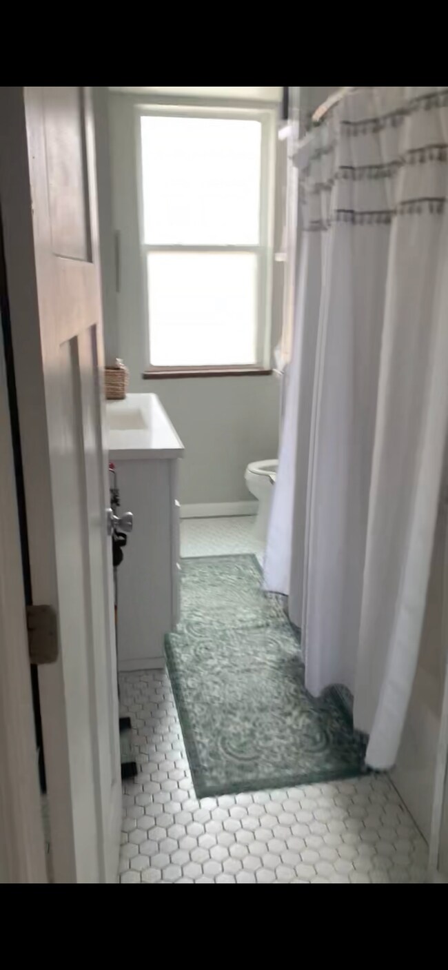 Building Photo - 546 Southern Ave