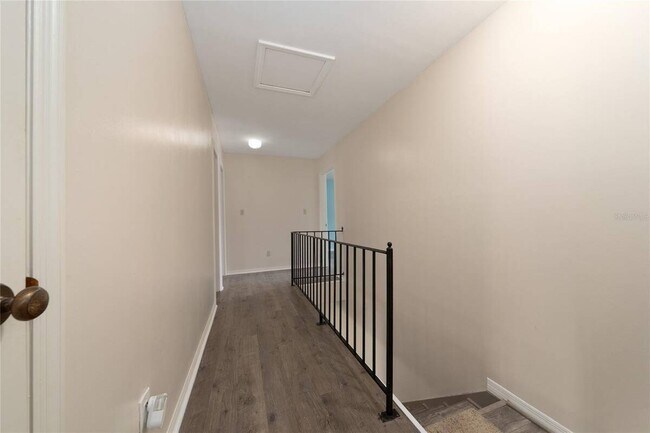Building Photo - 1412 Oak Pl