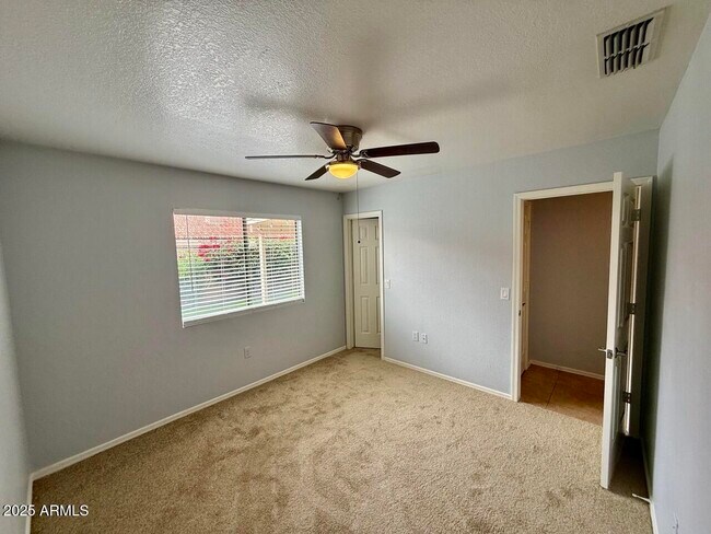 Building Photo - 646 N Cobblestone St