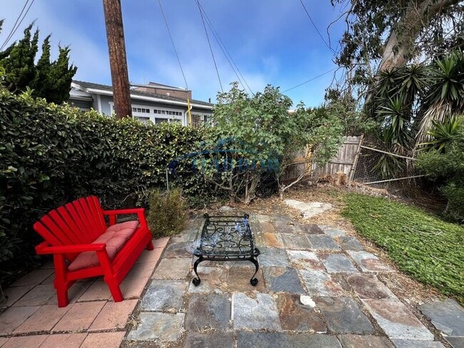 Building Photo - 668 W Paseo Del Mar