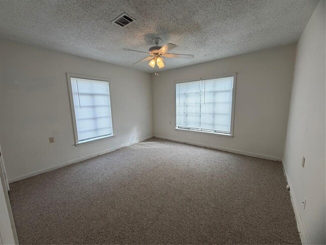 Building Photo - 511 Bowser St