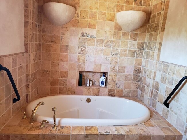 Building Photo - 28 W San Marcos Rd