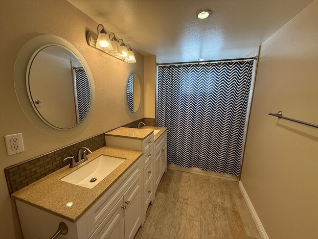 Building Photo - 4830 Argyle Dr