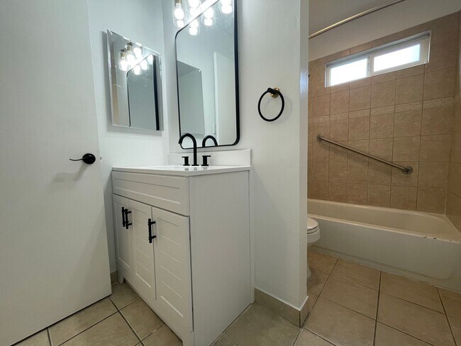 Building Photo - 2858 Gavilan Dr