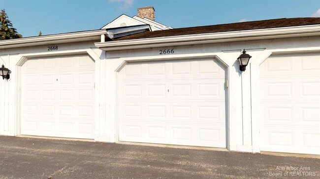Building Photo - 2666 S Knightsbridge Cir
