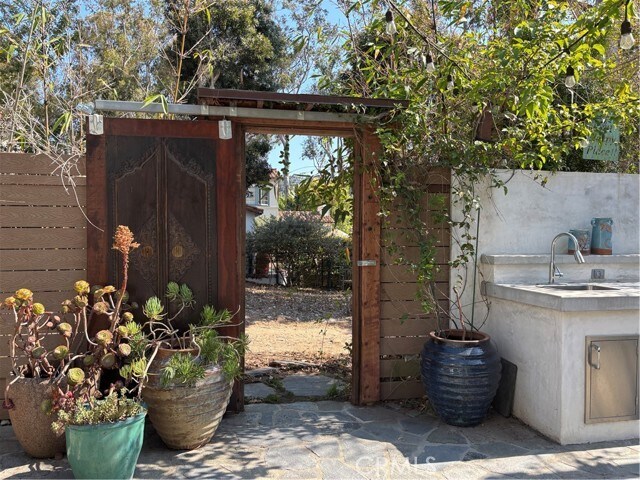 Building Photo - 330 Calle de Arboles