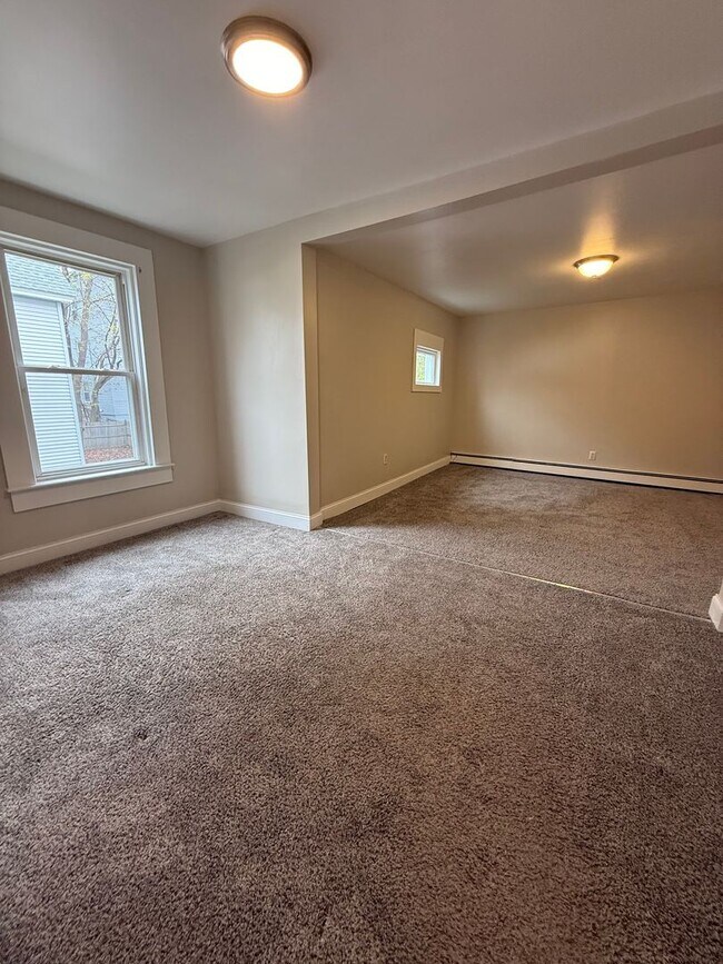 Building Photo - 206 Connors St