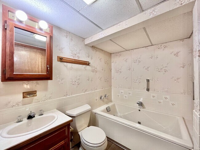 Building Photo - Spacious 4 bed/ 3 bath Two Story Home with Finished Basement - Lawn and Garden Care Included, New...