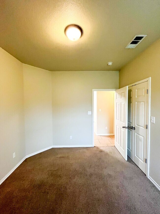 Building Photo - 4106 Cambridge Dr