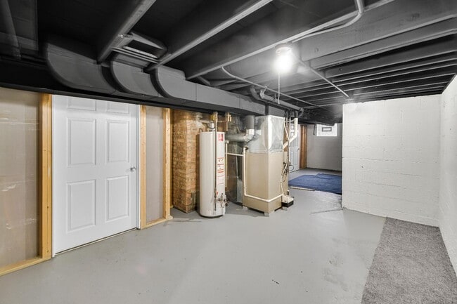 Building Photo - 303 N Harvey St