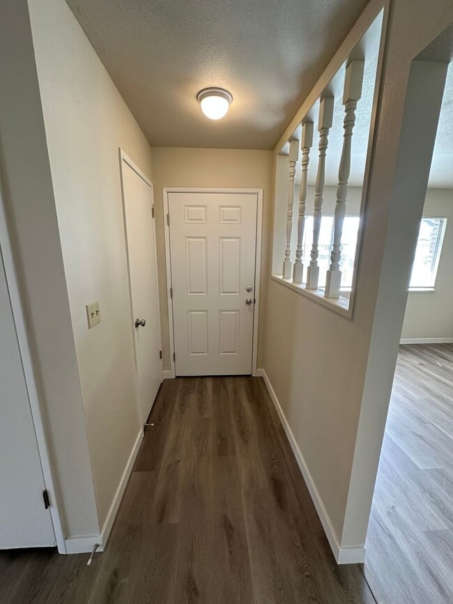 Building Photo - 1613 Carnation Ct