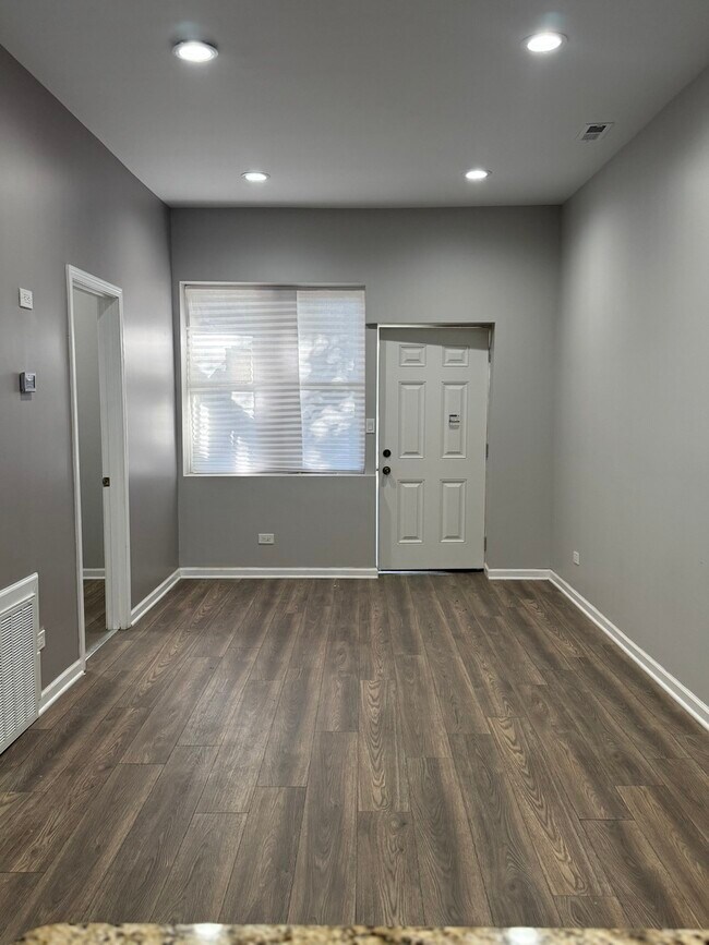 Building Photo - 2812 S Trumbull Ave
