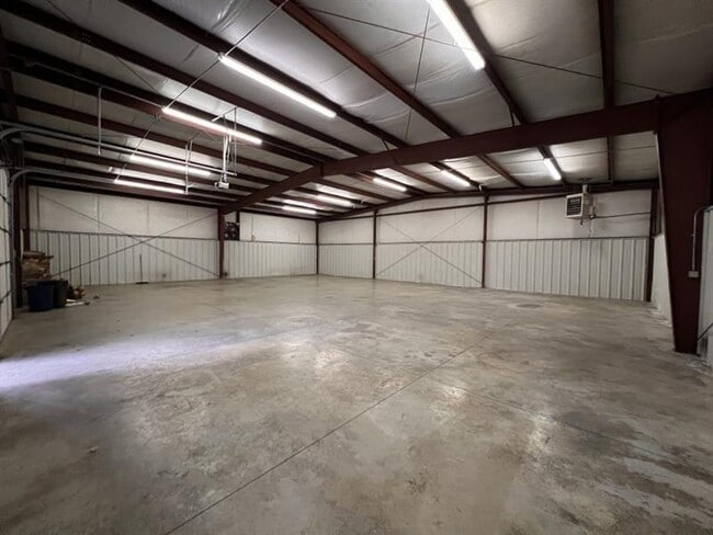 Building Photo - 1445 Hillside Dr SW