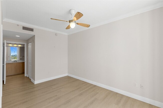 Building Photo - 511 SE 5 Ave