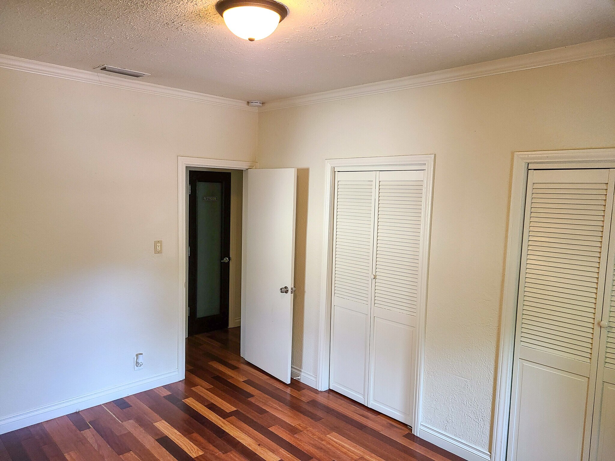 Building Photo - 11301 Blix St