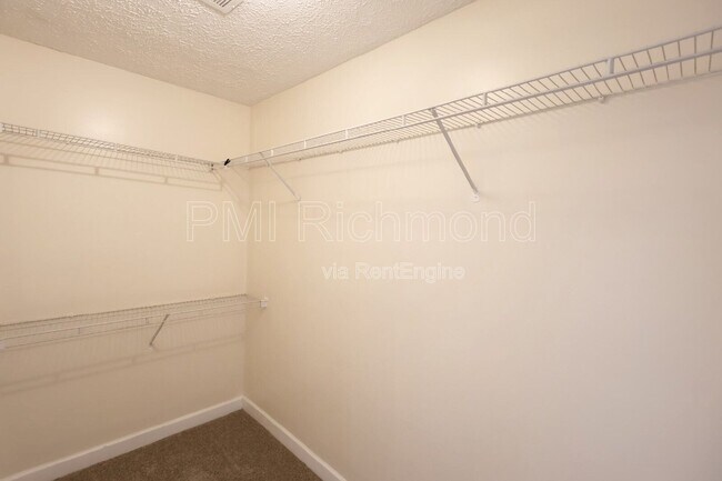 Building Photo - 2716 Goyne Loop