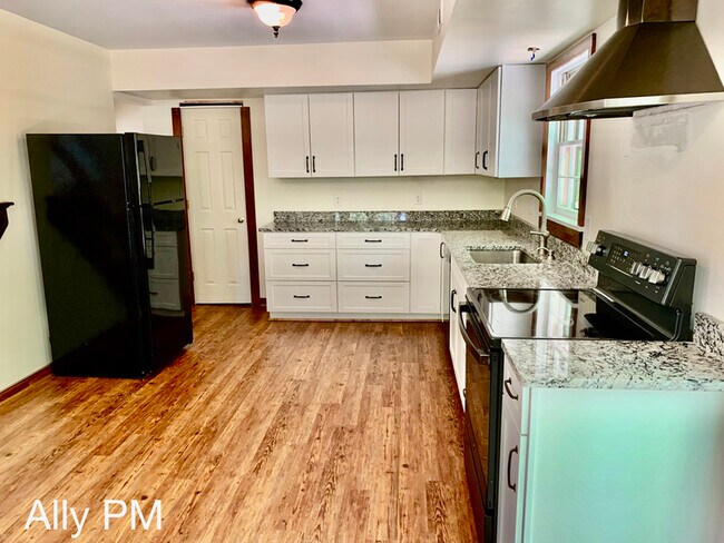 Building Photo - 1180 Fox Ridge Dr