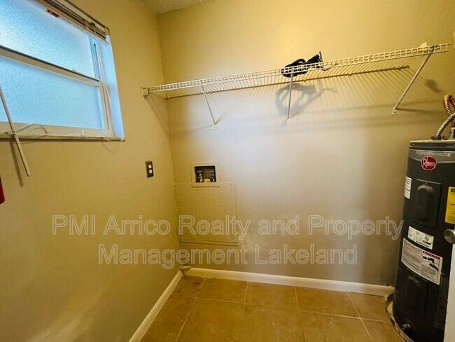 Building Photo - 1017 Caroline Ave