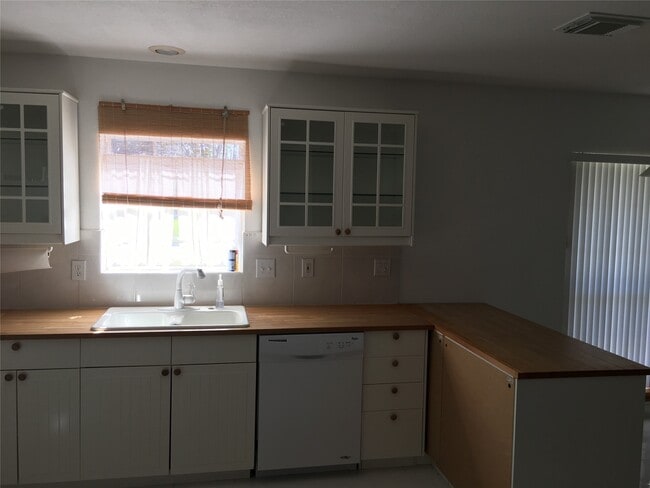 Building Photo - 10802 Heatherford Dr