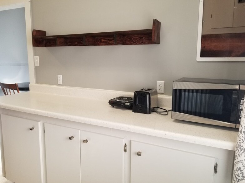 Building Photo - 130 E Main St