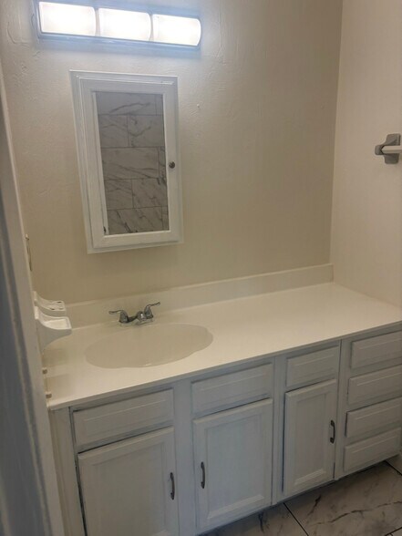 Building Photo - 1625 Espanola Ave