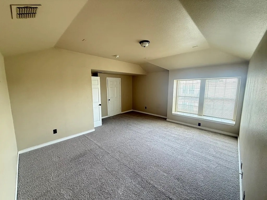 Building Photo - Room in Townhome on Oceanside Dr