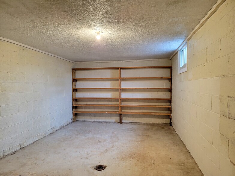 Building Photo - 745 PA-897