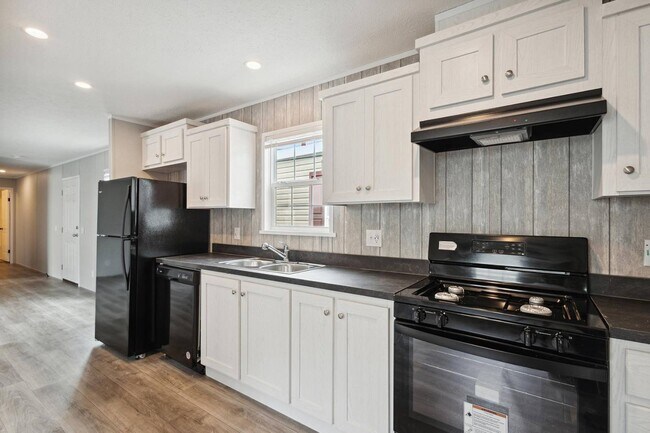 Building Photo - 502 Landrey Dr