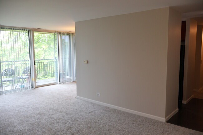 Building Photo - 6000 Oakwood Dr
