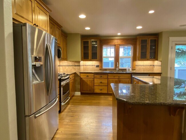 Building Photo - Northwest Crossing Gem! Bonus Office and F...