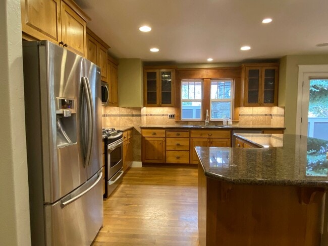 Building Photo - Northwest Crossing Gem! Bonus Office and Family Room