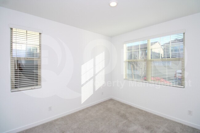 Building Photo - 2516 E Pelican Dr