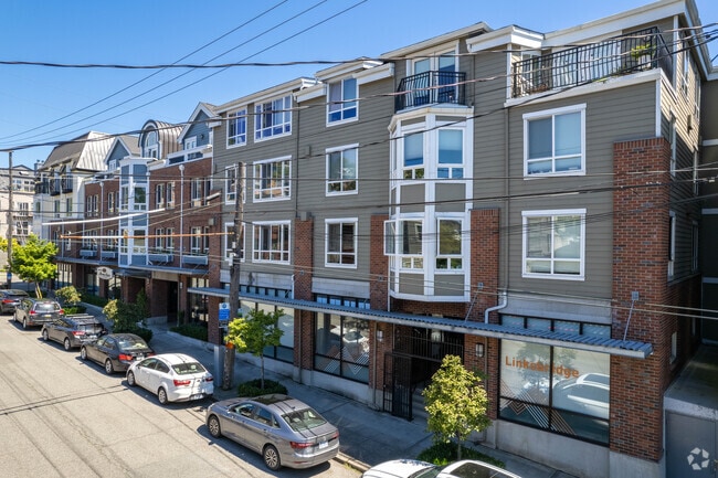 Exterior - Residences at Fifth North
