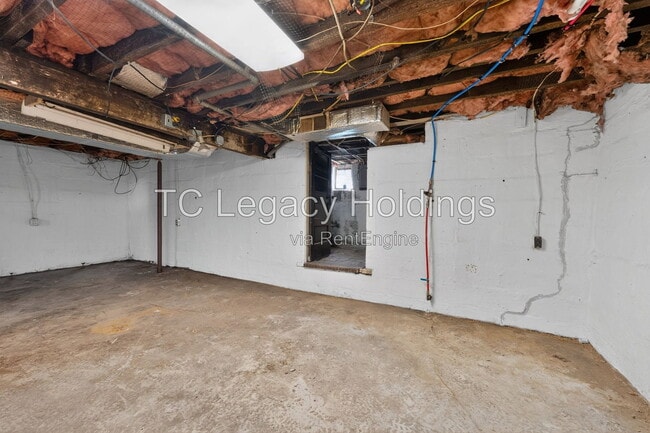 Building Photo - 200 Reeves Ave