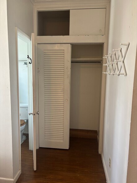 Building Photo - 825 Eaton St