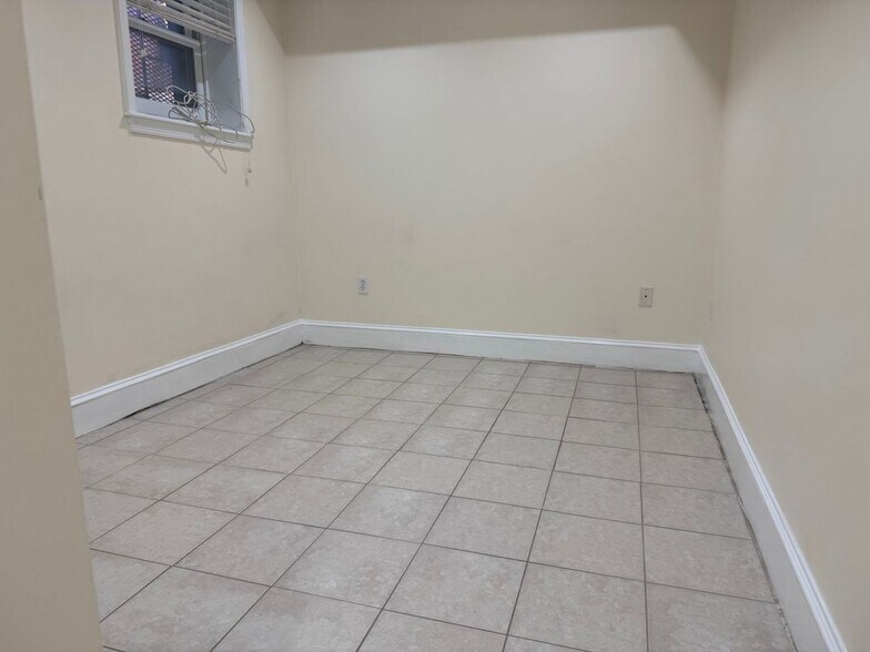 Building Photo - 1928 17th St NW