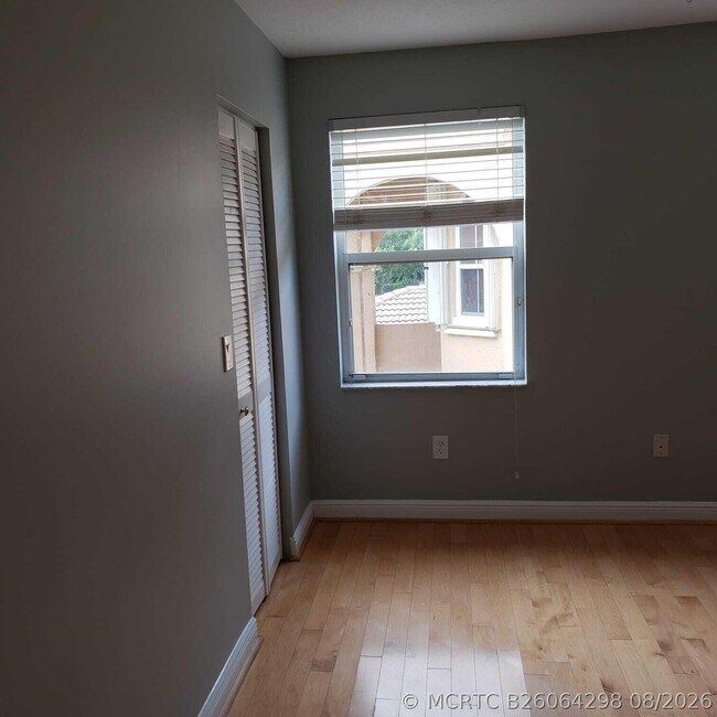 Building Photo - 833 SW 167th Ave