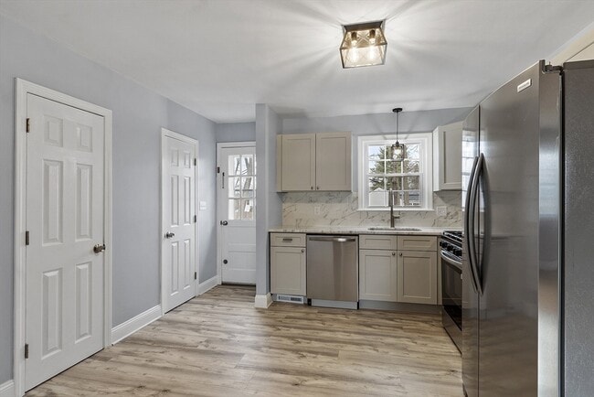 Building Photo - 124 Chadwick St