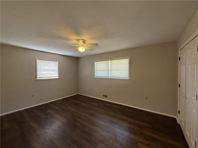 Building Photo - 209 Russell Dr